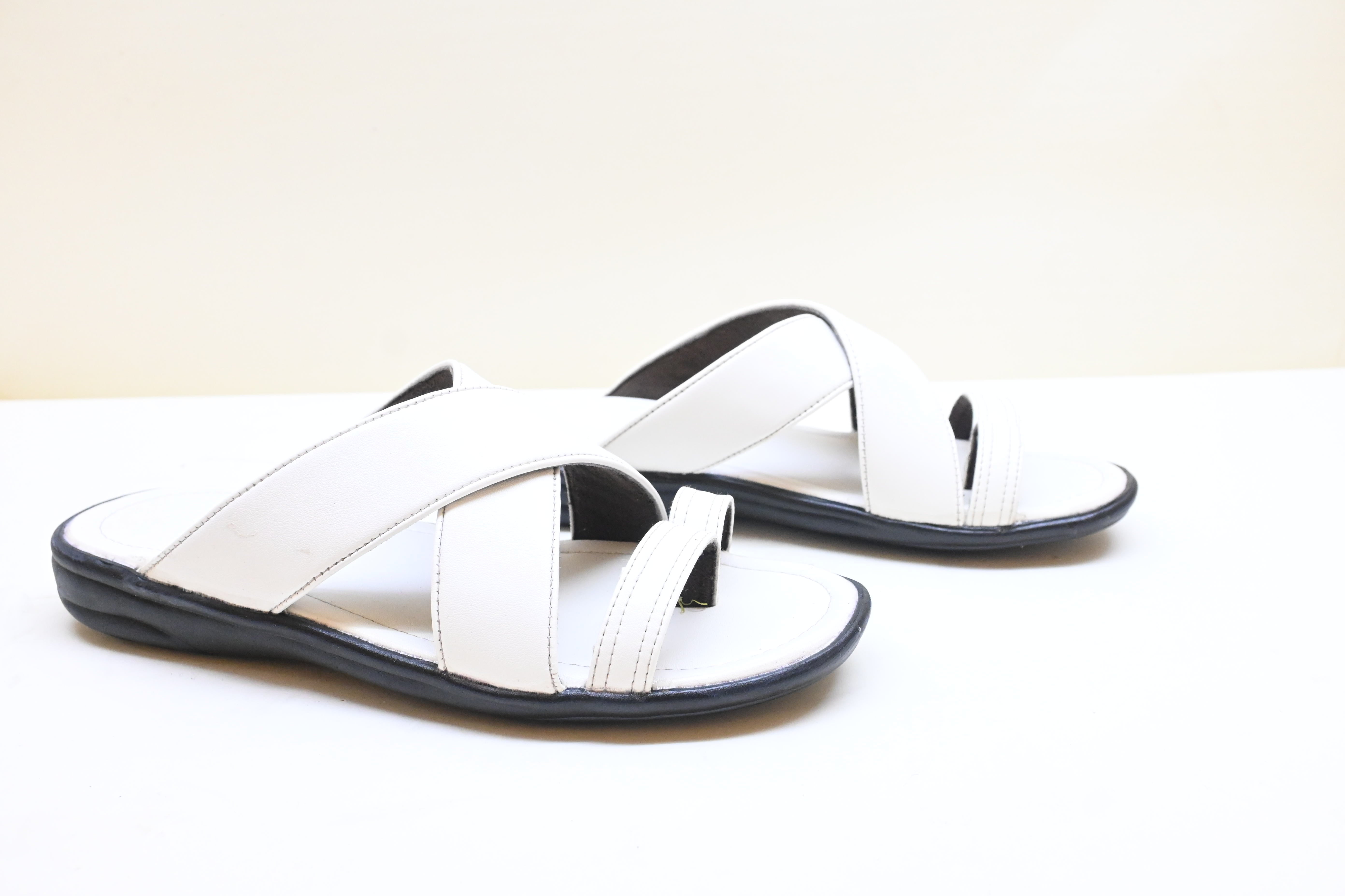 Agra Jail Leather Slippers (White)