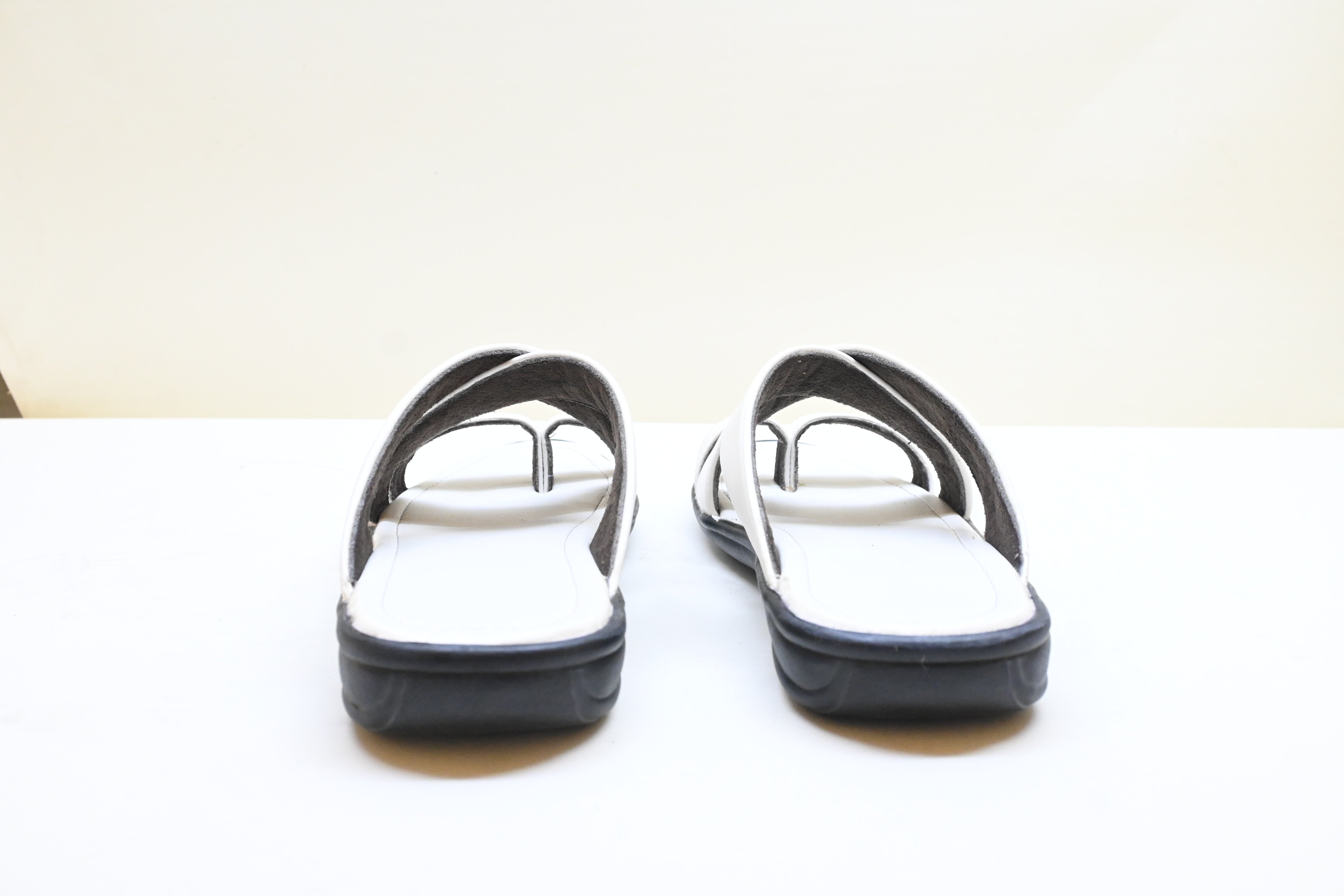 Agra Jail Leather Slippers (White)