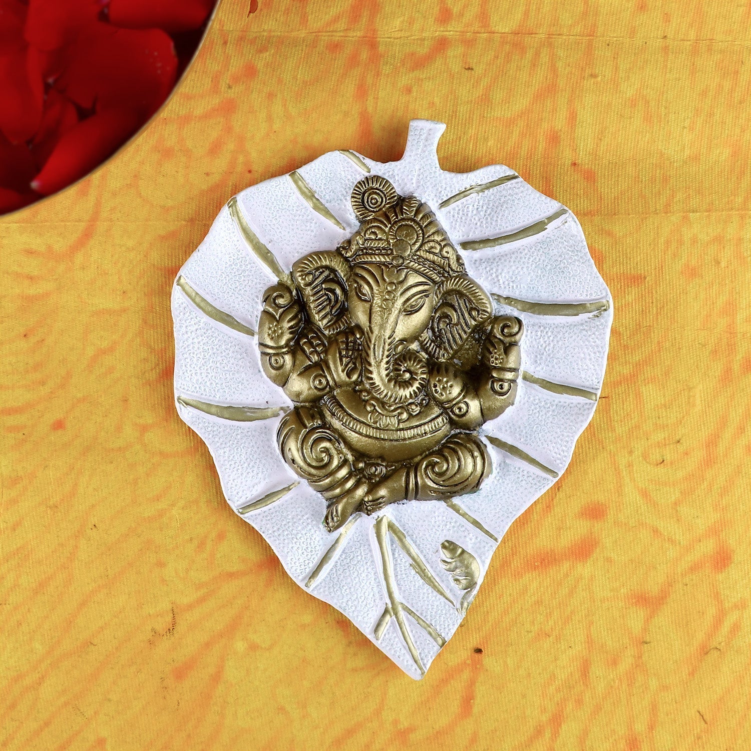 1 pc Lord Ganesh on Leaf Patta Wall Hanging White