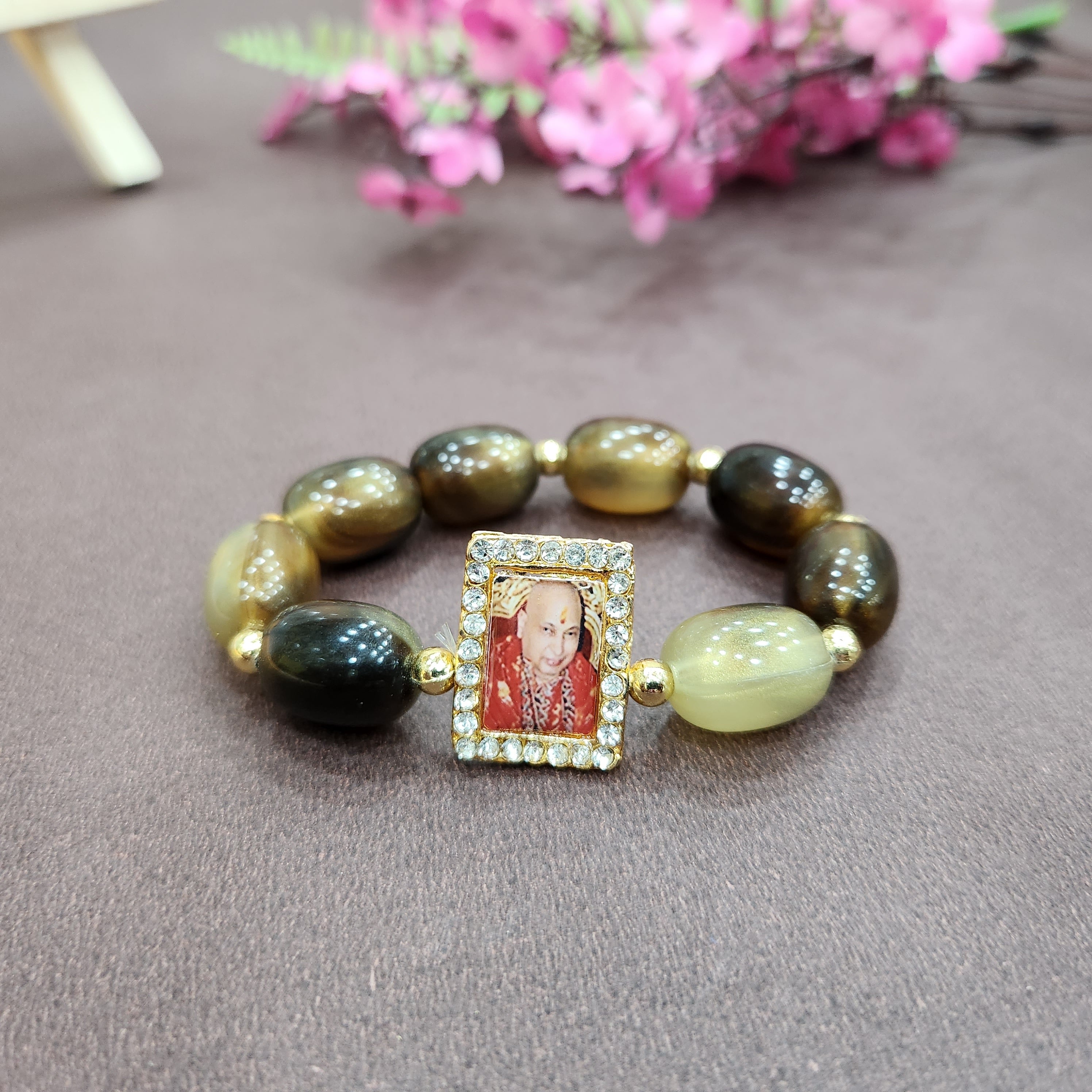 Jai Guruji🙏 Guruji beautiful bracelet available Book your order fast  #gurujicanadasangat #gurujischolaaustralia #gurujischoladelhi… | Instagram